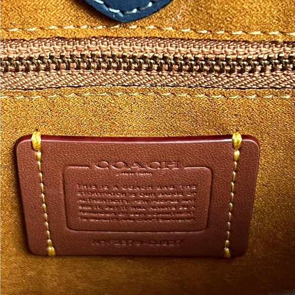 CJ827 - Coach Dakota Bucket Bag 16 - Picture 8 of 13